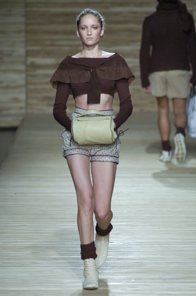 desfiles-osklen-saopauloinverno2005rtw-116