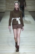 desfiles-osklen-saopauloinverno2005rtw-120
