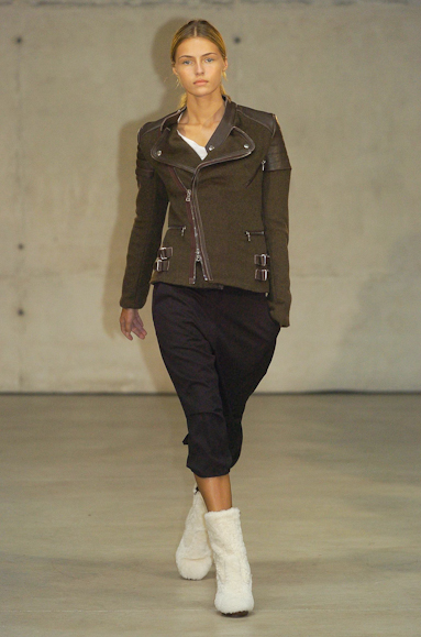 desfiles-pedrolourenco-saopauloinverno2005rtw-102