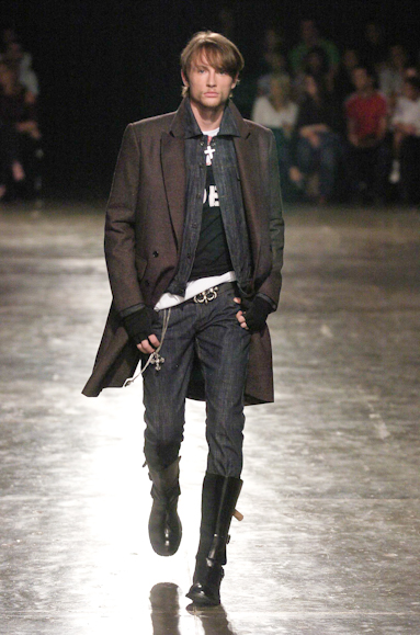 desfiles-ellusmen-saopauloinverno2005rtw-100