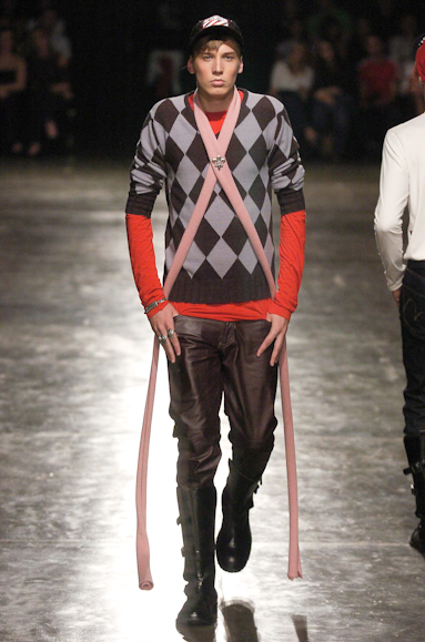 desfiles-ellusmen-saopauloinverno2005rtw-101