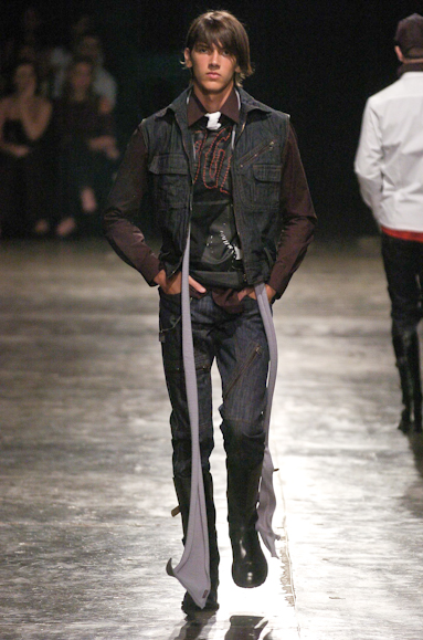 desfiles-ellusmen-saopauloinverno2005rtw-103