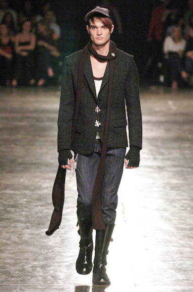 desfiles-ellusmen-saopauloinverno2005rtw-104