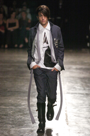 desfiles-ellusmen-saopauloinverno2005rtw-106