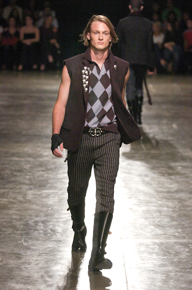 desfiles-ellusmen-saopauloinverno2005rtw-109