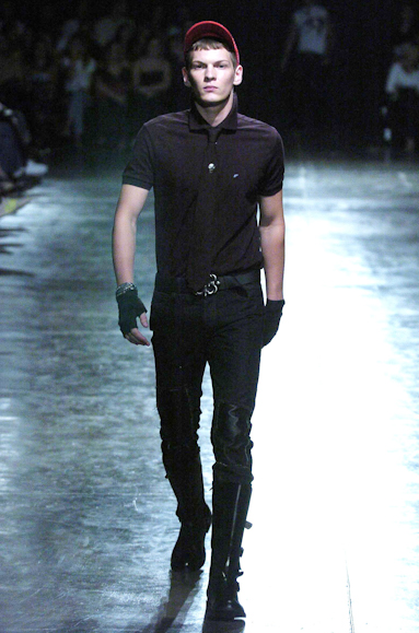 desfiles-ellusmen-saopauloinverno2005rtw-110