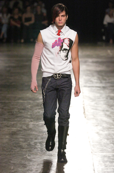 desfiles-ellusmen-saopauloinverno2005rtw-111