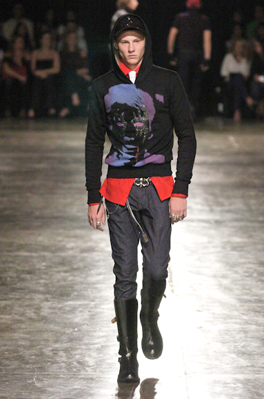 desfiles-ellusmen-saopauloinverno2005rtw-114