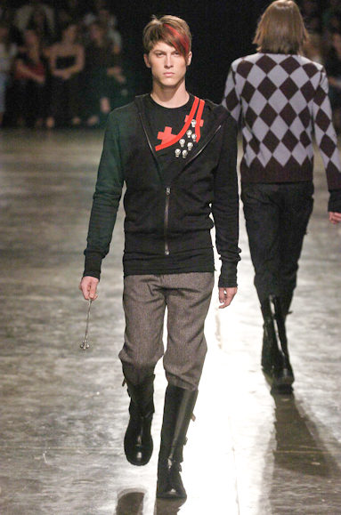 desfiles-ellusmen-saopauloinverno2005rtw-116