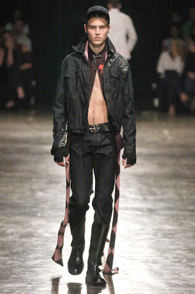 desfiles-ellusmen-saopauloinverno2005rtw-118