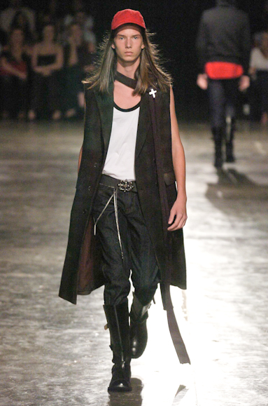 desfiles-ellusmen-saopauloinverno2005rtw-119