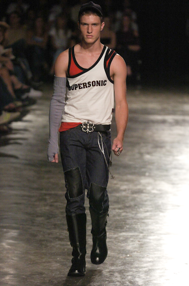 desfiles-ellusmen-saopauloinverno2005rtw-121