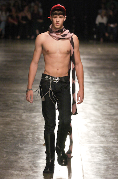 desfiles-ellusmen-saopauloinverno2005rtw-123