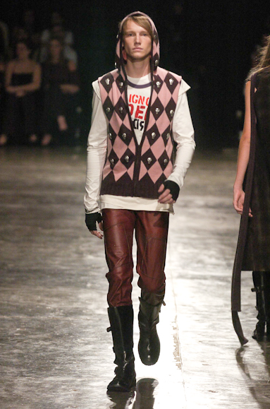 desfiles-ellusmen-saopauloinverno2005rtw-124