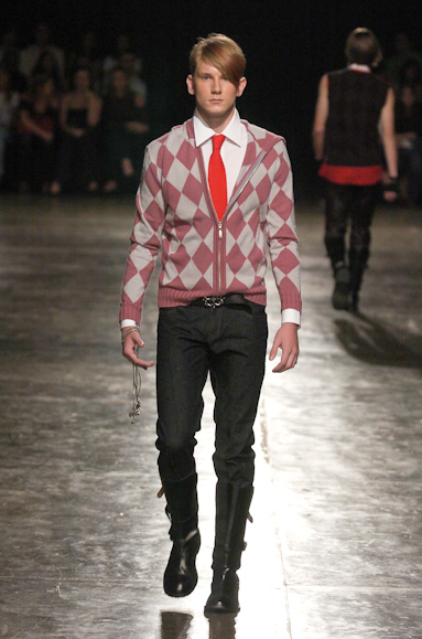 desfiles-ellusmen-saopauloinverno2005rtw-127