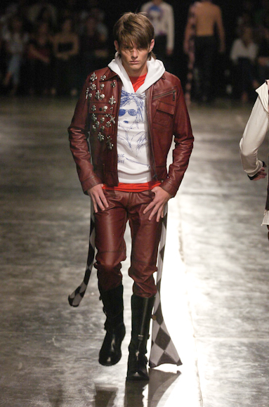 desfiles-ellusmen-saopauloinverno2005rtw-128