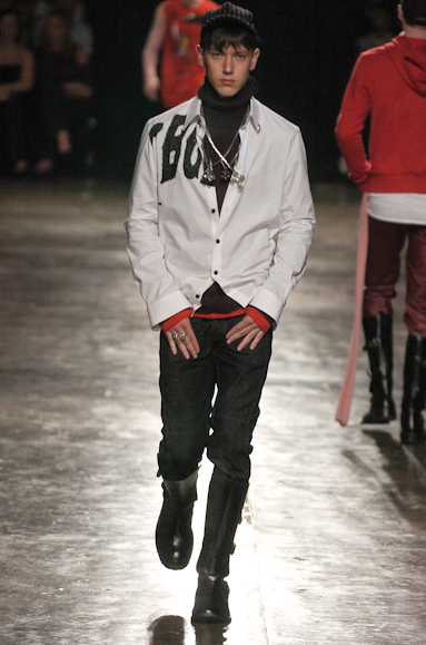 desfiles-ellusmen-saopauloinverno2005rtw-130