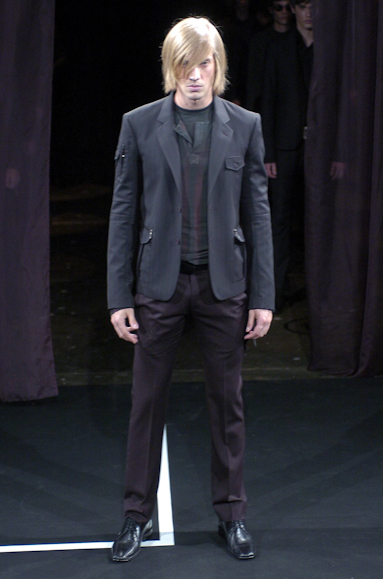 desfiles-ricardoalmeida-saopauloinverno2005rtw-100