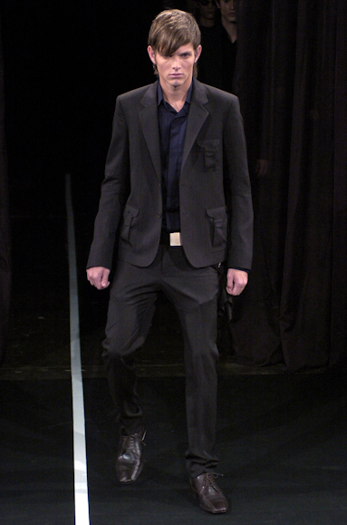 desfiles-ricardoalmeida-saopauloinverno2005rtw-101