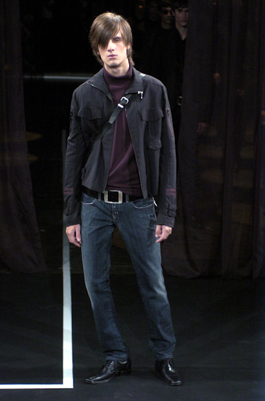 desfiles-ricardoalmeida-saopauloinverno2005rtw-102
