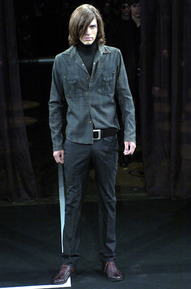 desfiles-ricardoalmeida-saopauloinverno2005rtw-103
