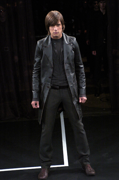 desfiles-ricardoalmeida-saopauloinverno2005rtw-104