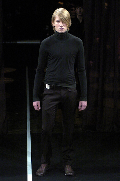desfiles-ricardoalmeida-saopauloinverno2005rtw-105