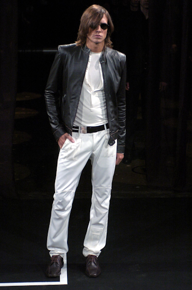 desfiles-ricardoalmeida-saopauloinverno2005rtw-106