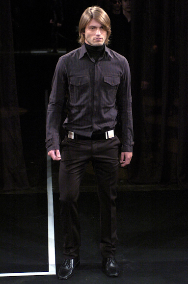 desfiles-ricardoalmeida-saopauloinverno2005rtw-108