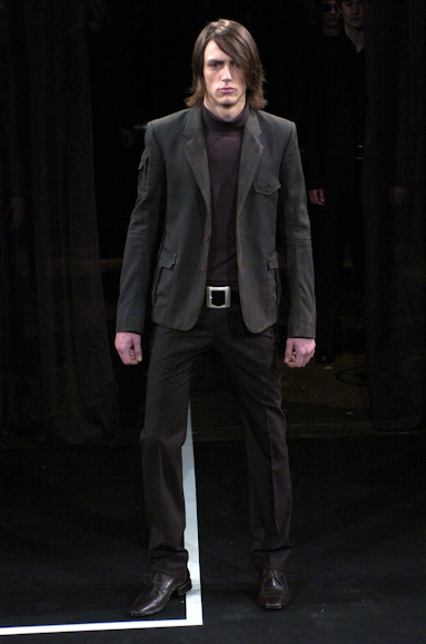 desfiles-ricardoalmeida-saopauloinverno2005rtw-115
