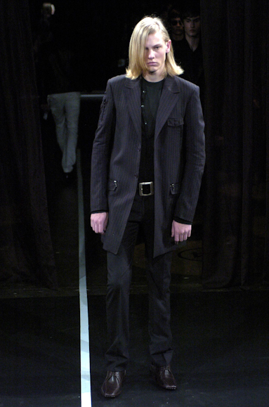desfiles-ricardoalmeida-saopauloinverno2005rtw-116