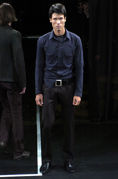 desfiles-ricardoalmeida-saopauloinverno2005rtw-117