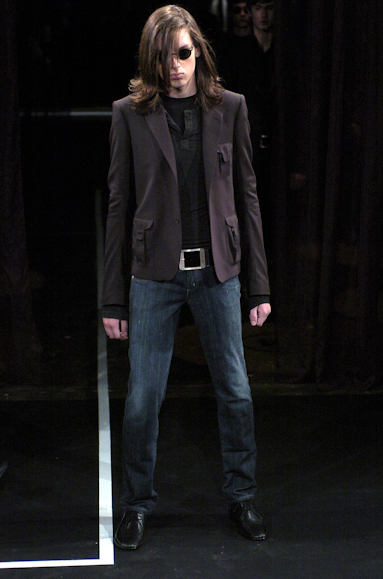 desfiles-ricardoalmeida-saopauloinverno2005rtw-118