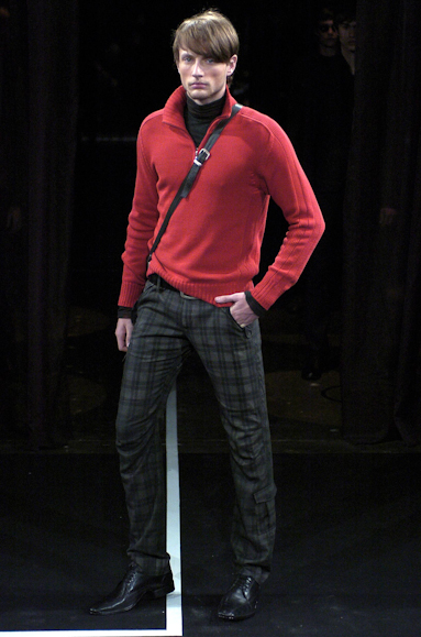 desfiles-ricardoalmeida-saopauloinverno2005rtw-119