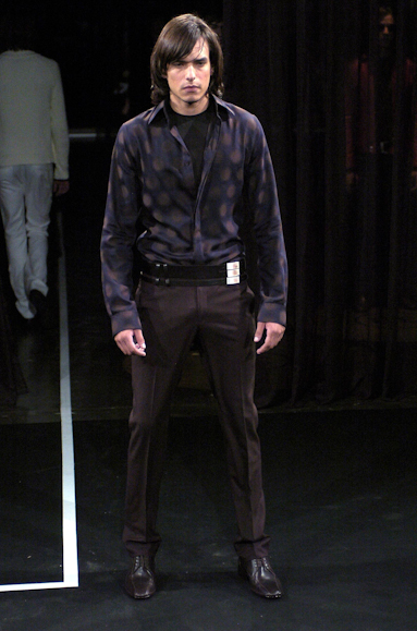 desfiles-ricardoalmeida-saopauloinverno2005rtw-120
