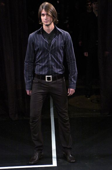 desfiles-ricardoalmeida-saopauloinverno2005rtw-121