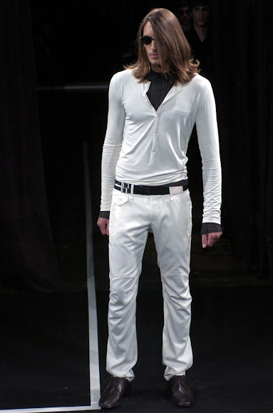 desfiles-ricardoalmeida-saopauloinverno2005rtw-122
