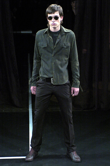 desfiles-ricardoalmeida-saopauloinverno2005rtw-124