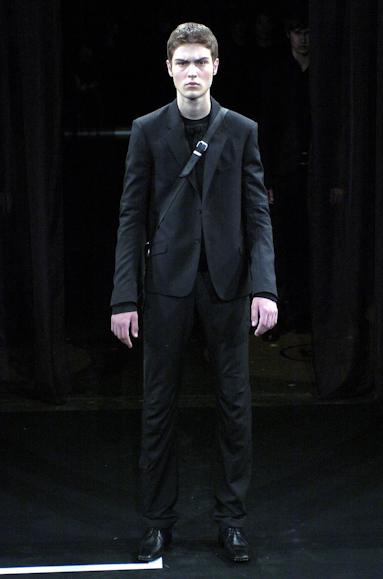 desfiles-ricardoalmeida-saopauloinverno2005rtw-126