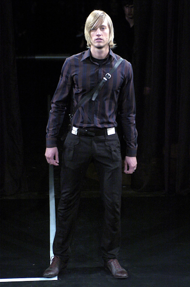 desfiles-ricardoalmeida-saopauloinverno2005rtw-127
