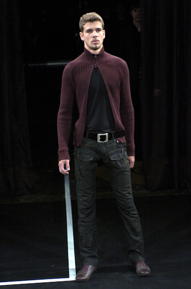 desfiles-ricardoalmeida-saopauloinverno2005rtw-129