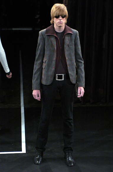 desfiles-ricardoalmeida-saopauloinverno2005rtw-131