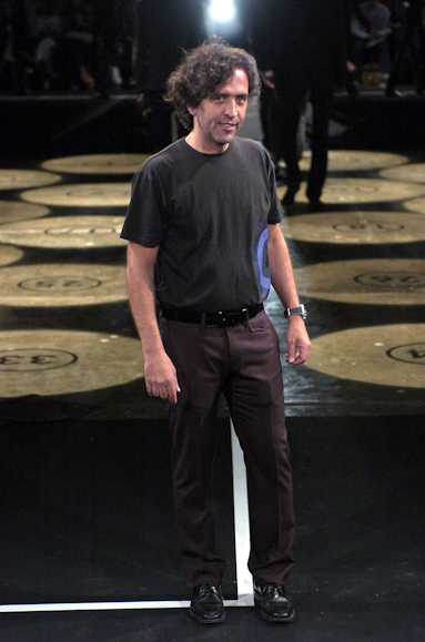 desfiles-ricardoalmeida-saopauloinverno2005rtw-135