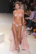 desfiles-rosacha-saopauloinverno2005rtw-125