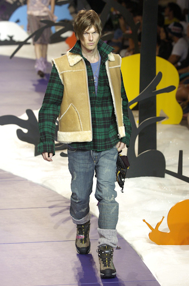 desfiles-triton-saopauloinverno2005rtw-114