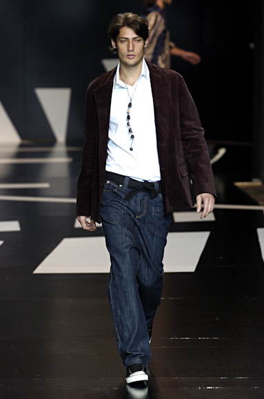 desfiles-uma-saopauloinverno2005rtw-116