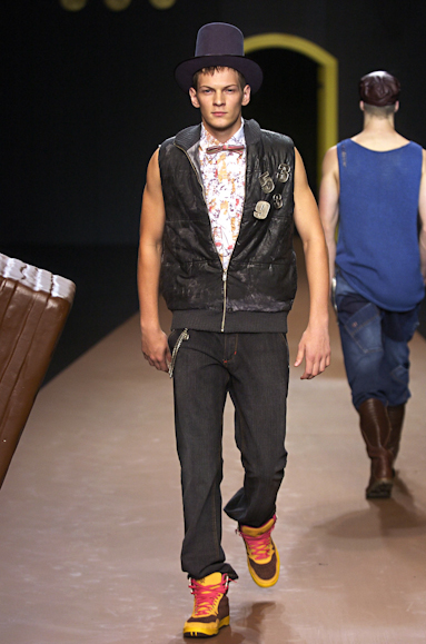 desfiles-vrom-saopauloinverno2005rtw-136