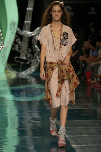 desfiles-videbula-saopauloinverno2005rtw-102