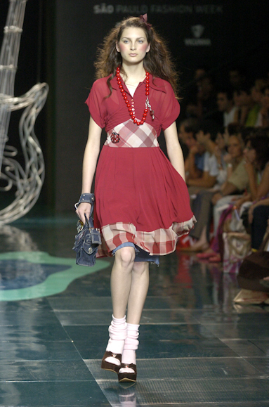 desfiles-videbula-saopauloinverno2005rtw-134