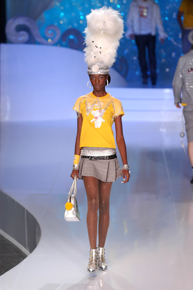 desfiles-zapping-saopauloinverno2005rtw-144